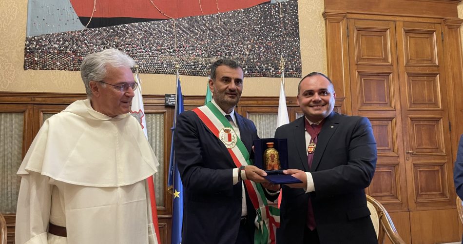 14-10-23 siglato questa mattina a Palazzo di Città il patto di gemellaggio tra la città di Bari e la città maltese di Siggiewi.3