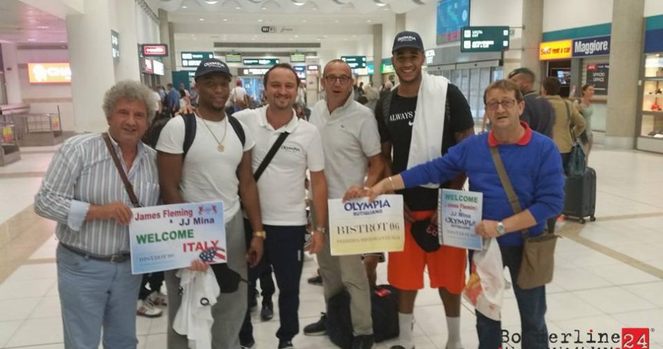 I due atleti americani al loro arrivo all'aeroporto di Palese