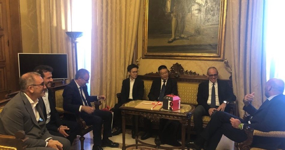 16-09-25 oggi l’incontro del sindaco con i rappresentati delle aziende ES-EU e CRRC Electric Vehicle_2