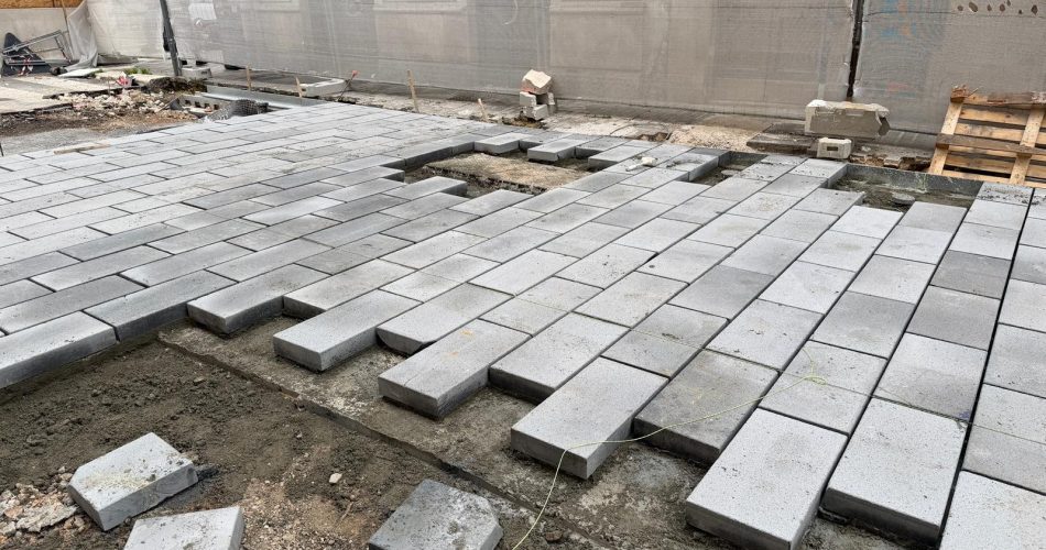 16-12-25 posa basolato via Manzoni ter