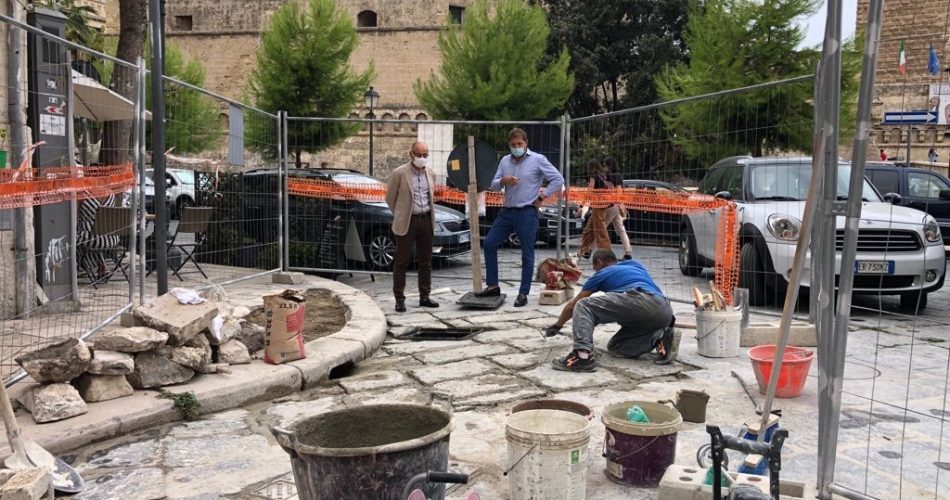 17-09-21 riaperta al traffico via Boemondo dopo i lavori si sistemazione delle basole.