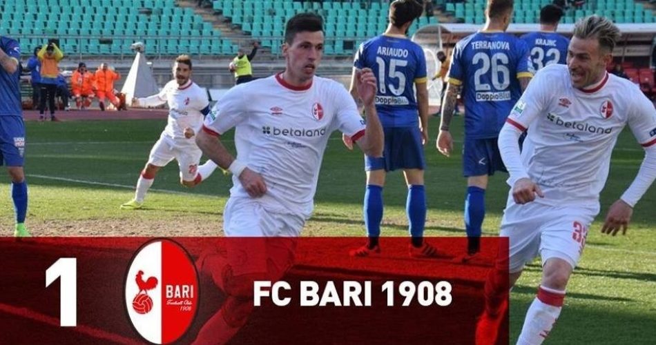 L'esultanza di Furlan e Floro Flores dopo il gol