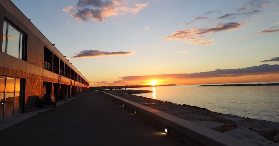 piazza sul mare lungomare san girolamo