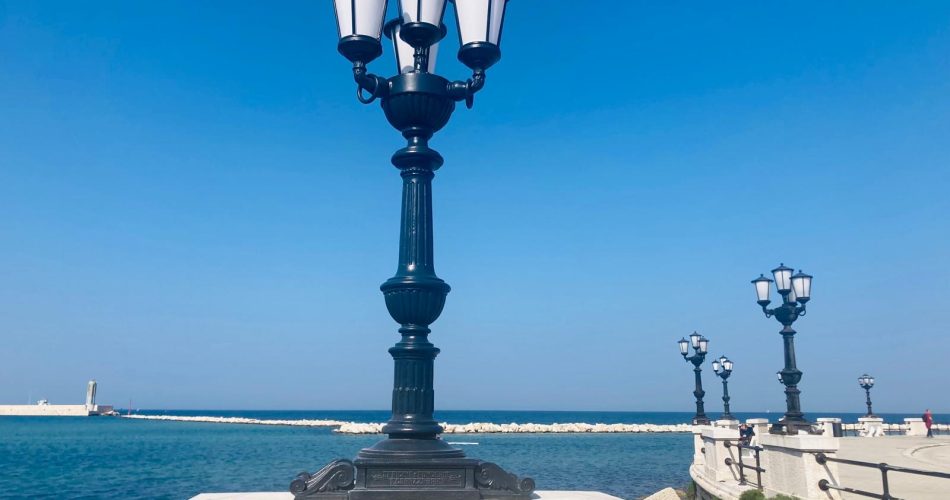 18-04-26 ricollocati candelabri restaurati 4