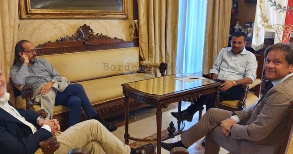 18-06-19 decaro incontra vertici sanità