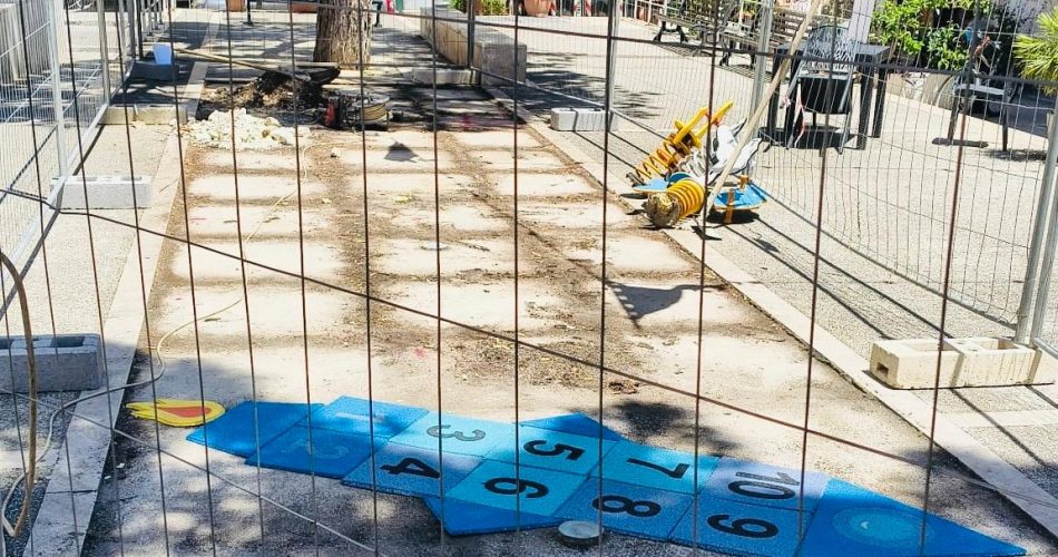 18-06-26 al via i lavori di riqualificazione dell'area ludica in piazza Trieste a Ceglie