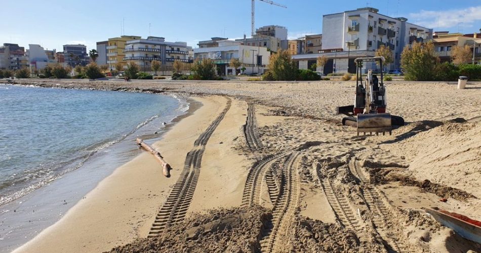 19-05-21 in corso le attività di manutenzione sulle spiagge_6