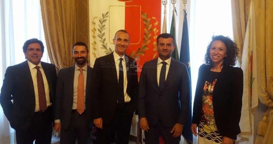 19-06-18 aperta la nuova sede di Cassa Depositi e Prestiti a Bari_incontro decaro funzionari