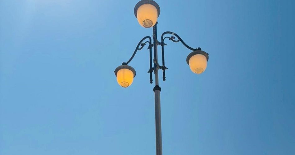 19-08-25 luci torre a mare bis