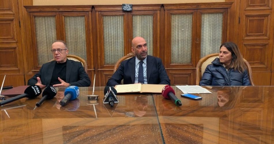 19-12-25 oggi la sigla della convenzione fra il Comune di Bari e la Procura Generale della Repubblica di Bari per l’attivazione del PUC “Istituzioni insieme”