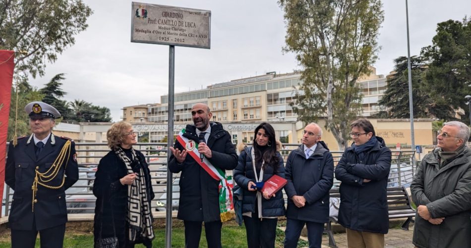 20-02-25 intitolata l’area verde antistante l’oncologico alla memoria del prof. Camillo de Luca_1