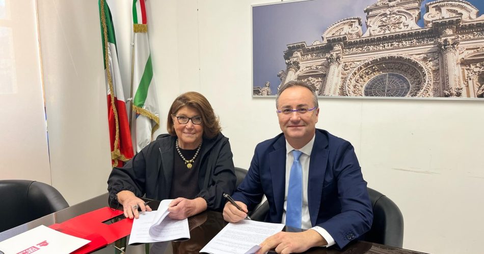 20-12-24 questa mattina la firma del comodato d'uso Comune FDL per area parcheggio