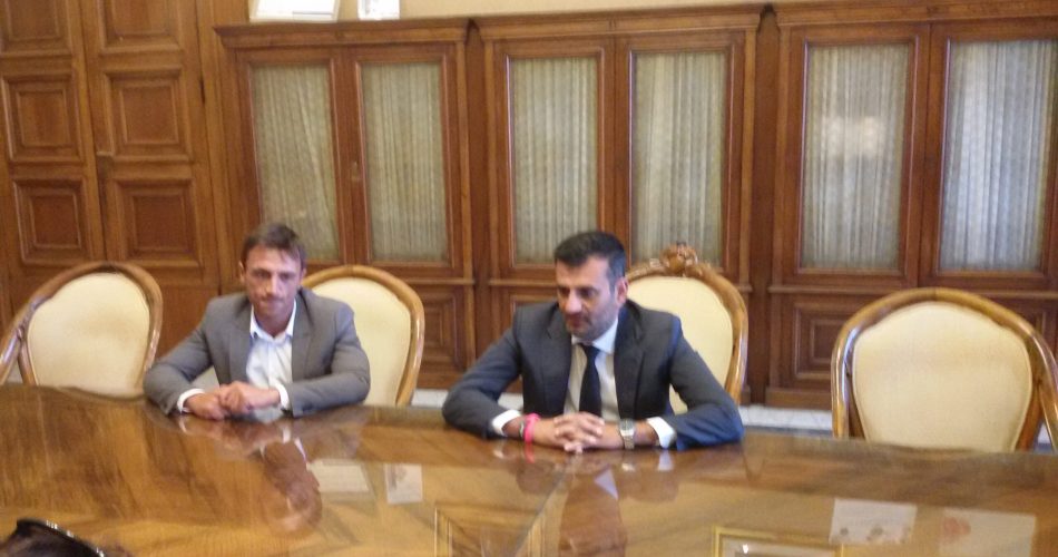 Il sindaco Decaro e l'assessore Tomasicchio durante la conferenza stampa