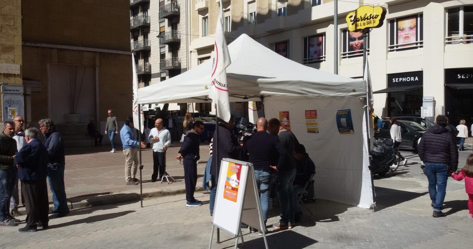 Gazebo del M5s in Via Sparano