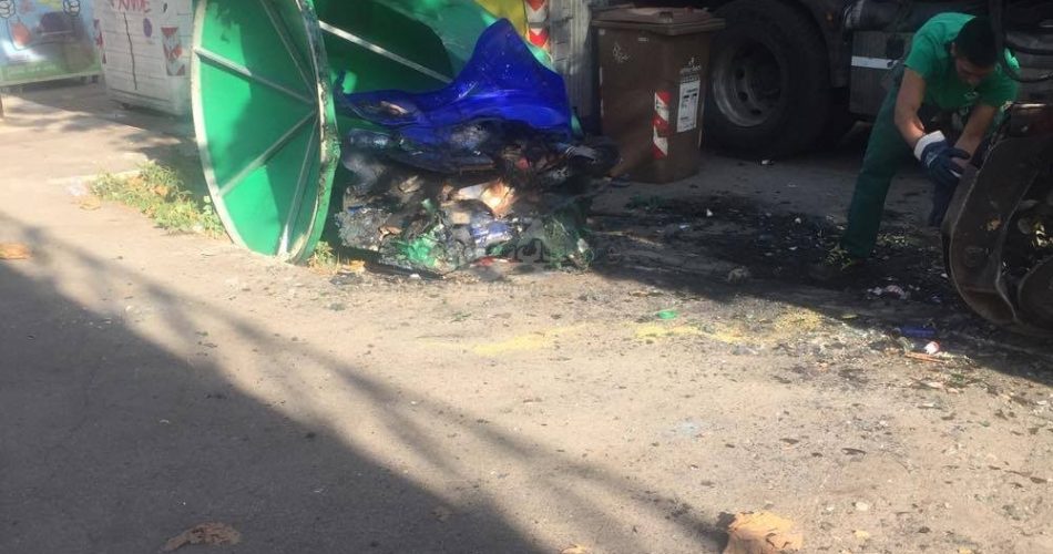 cassonetti bruciati corso italia