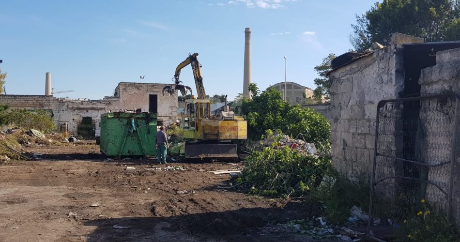 22-05-19 In corso gli interventi di bonifica delle aree in via portoghese trasformate in discarica abusiva_3