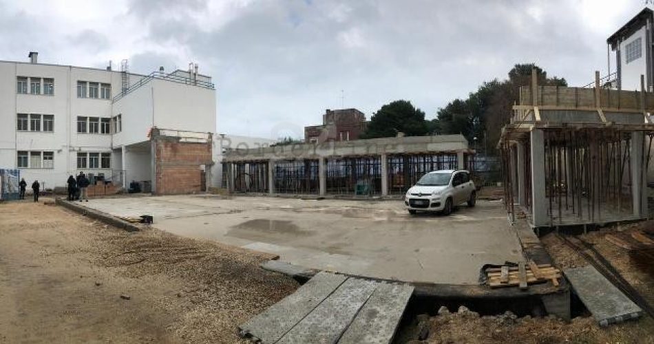 23-01-19 procedono lavori per realizzazione palestra scuola Montalcini a Torre a Mare 1 (1)