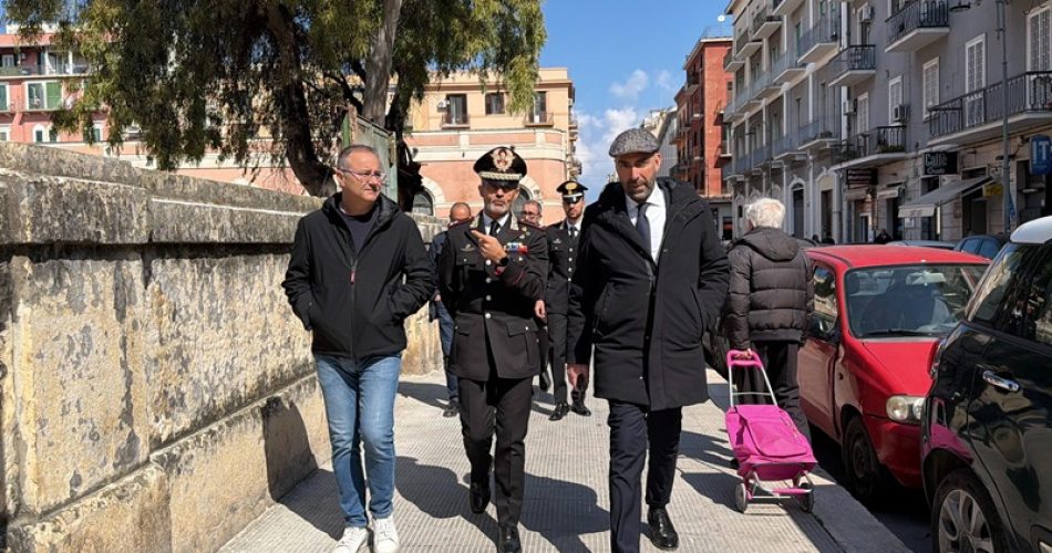 23-03-26 nuova stazione dei Carabinieri nella ex Manifattura Tabacchi_questa mattina il sopralluogo del sindaco Leccese