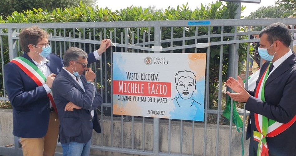 23-06-21 il sindaco oggi a Vasto_intitolazione villa comunale a Michele Fazio_1