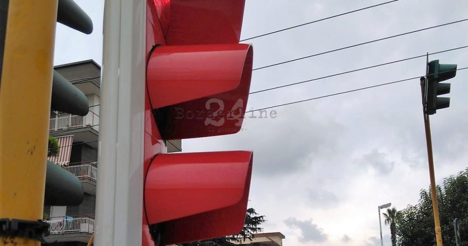 23-08-18 al via la sperimentazione di nuovi semafori in alluminio 2