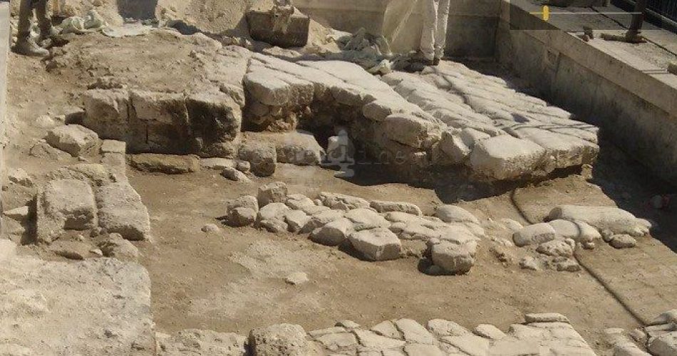 24-08-17 sito archeologico piazza del ferrarese_rimozione copertura 2