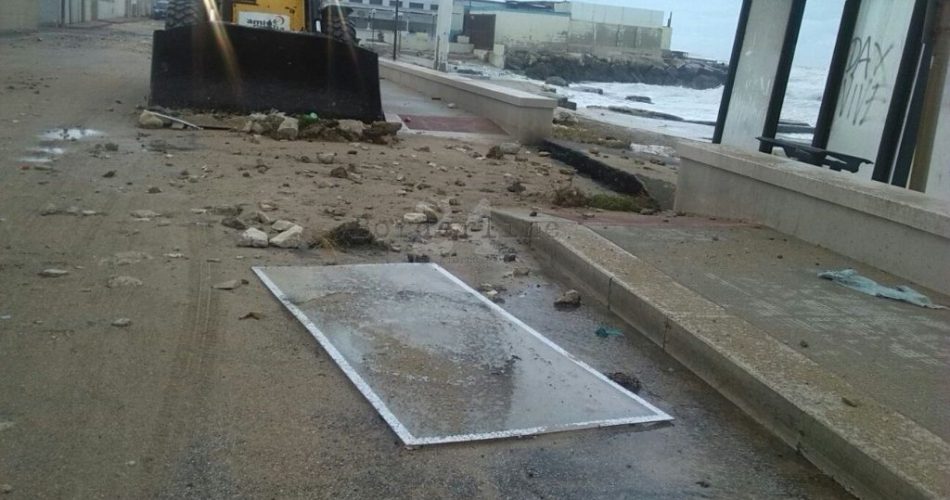 24-10-17 danni mareggiate_ operazione rimozione detriti