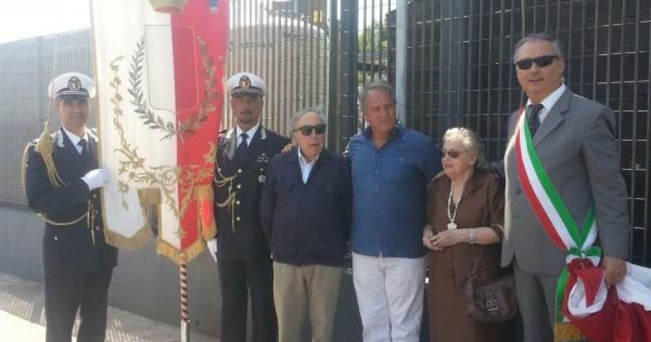 Scoprimento Targa Al Prof Luigi Martino