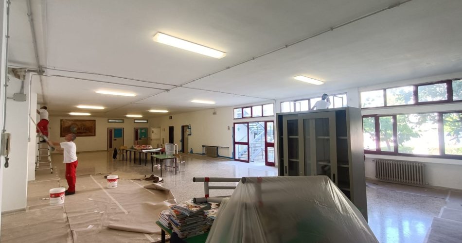 25-08-25 manutenzione scuole cittadine_nei mesi estivi al lavoro gli addetti della Multiservizi