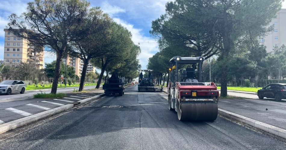26-01-26 cantiere BRT_proroga ordinanza per la modifica temporanea della circolazione su via Caldarola_procedono i lavori sulla carreggita centrale tra viale Archimede e via Loiacono_1