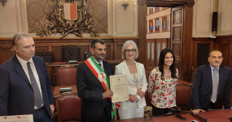 26-06-23 oggi la consegna di un riconoscimento a Luisa Torsi_1