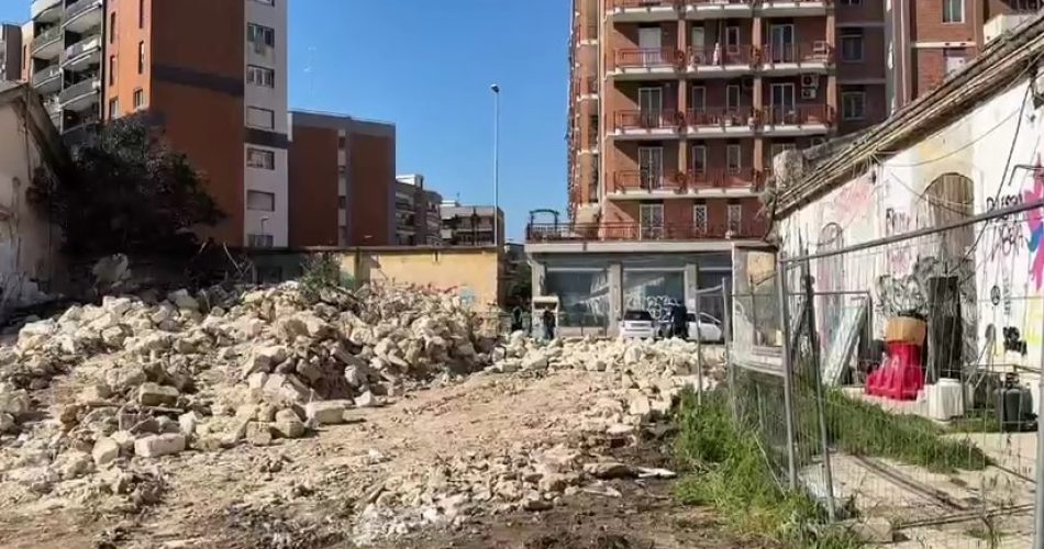 27-02-26 aperto primo varco compendio Rossani da via Giulio Petroni 3