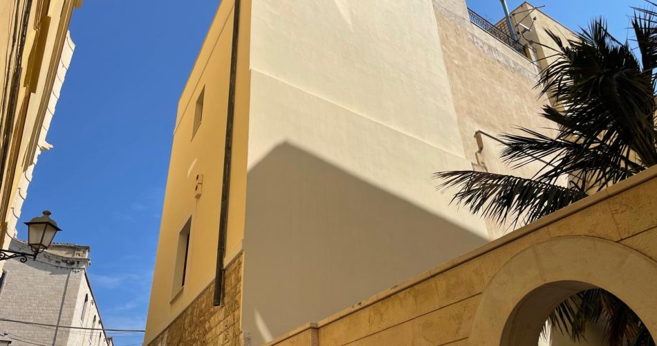 27-03-25 terminati i lavori di manutenzione straordinaria di quattro palazzine a Bari vecchia che ospitano 11 nuclei familiari_strada Santa Chiara ex post