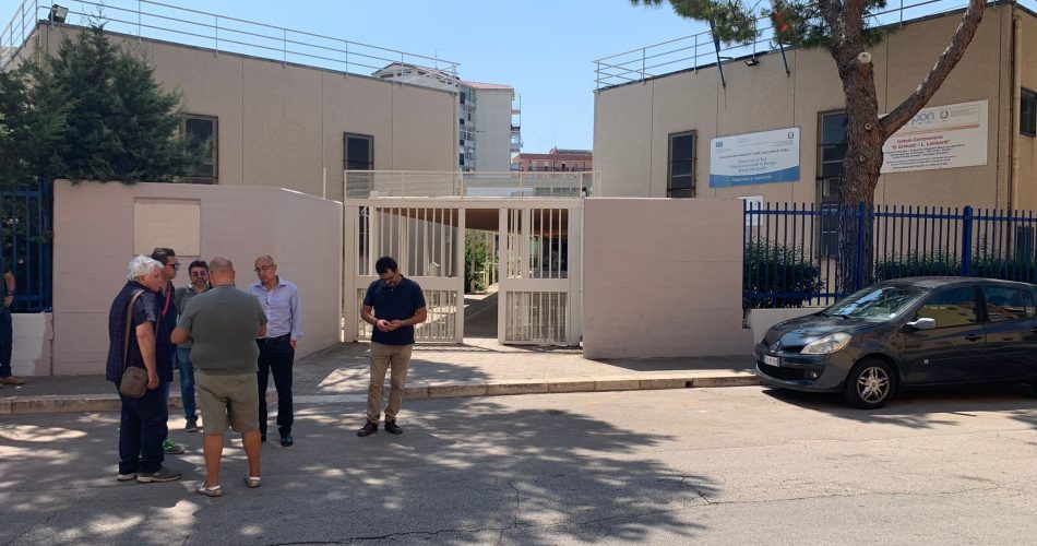 27-07-22 spralluogo ass. Galasso pres. Schingaro nell'area della scuola Lombardi al San Paolo_2