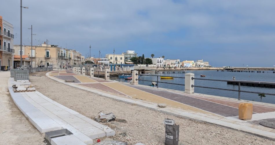 28-04-25 cantiere per la riqualifcazione del lungomare Santo Spirito_oggi il sopralluogo del sindaco_1 (1)