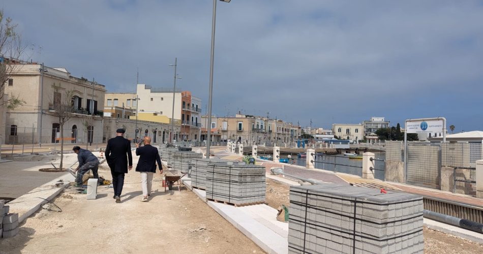 28-04-25 cantiere per la riqualifcazione del lungomare Santo Spirito_oggi il sopralluogo del sindaco_2 (1)