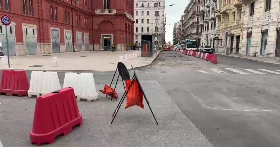 28-07-27 lavori Brt corso Cavour e via Cognetti