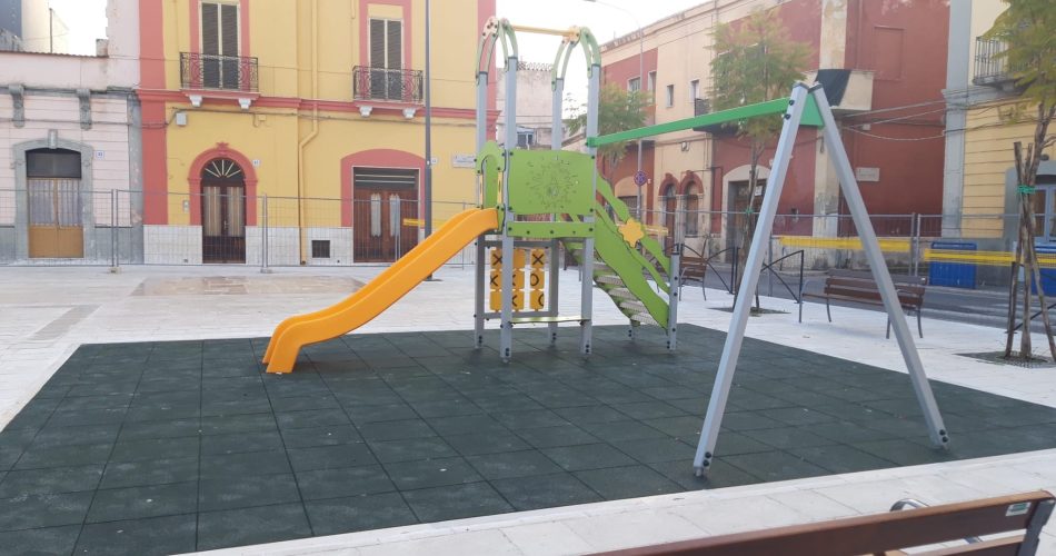28-11-20 aree ludiche_ area giochi in piazza Diaz a Ceglie_1