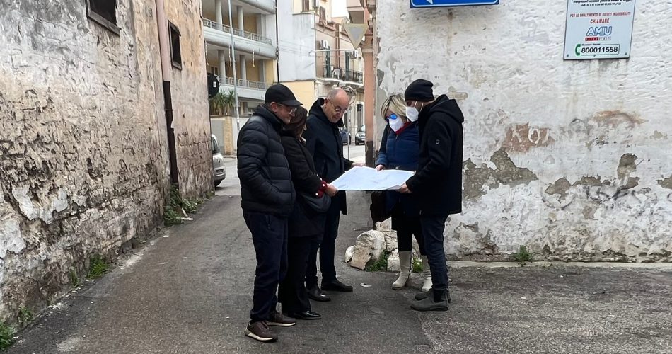 28-12-22 realizzazione nuova strada di collegamento tra via Principessa Jolanda e via Vittorio Veneto_oggi il sopralluogo dell’assessore Galasso a Carbonara