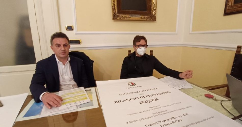 29-04-22 questa mattina a Palazzo di Città presentato in conferenza cittadina il bilancio di previsione 2022-2024