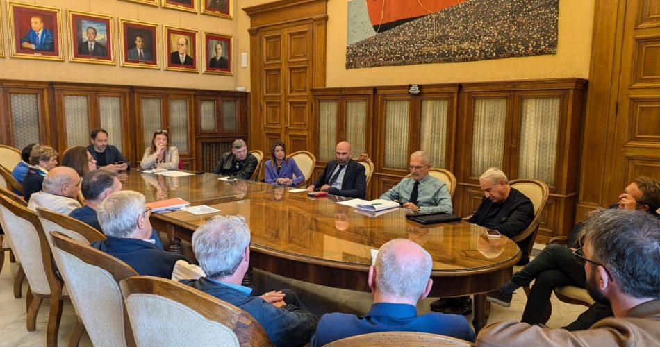 29-10-24 ordinanza a contrasto degli effetti negativi della movida nell’Umbertino_oggi l’incontro a Palazzo di Città tra amministrazione comunale, residenti e le associazioni di categoria