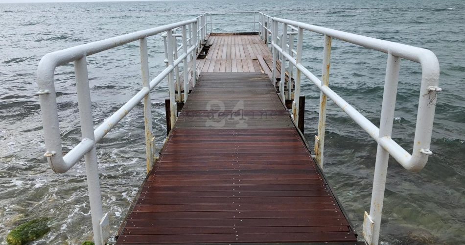 30-04-19 a torre quetta lavori sui pontili e nella zona della scuola surf_1