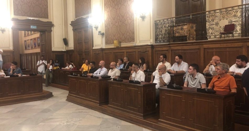 30-07-25 concorso per il rilascio di 30 nuove licenze taxi_oggi l'incontro dell'ass. Petruzzelli con tutti gli idonei_2