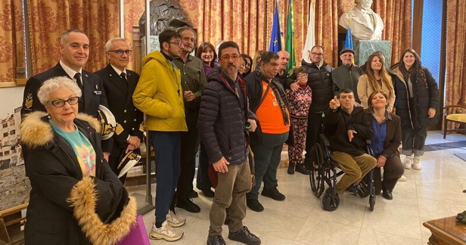 31-03-26 presentato il progetto Una panchina per tutti_2 (2)