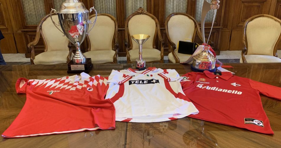 31-05-23 presentato il patrimonio della squadra del Bari acquisito dal Museo del Bari_1