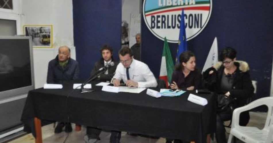 L'on. Sisto (il primo a sinistra) e la Melini (la seconda a destra) ai tempi della sintonia nel Pdl di Berlusconi