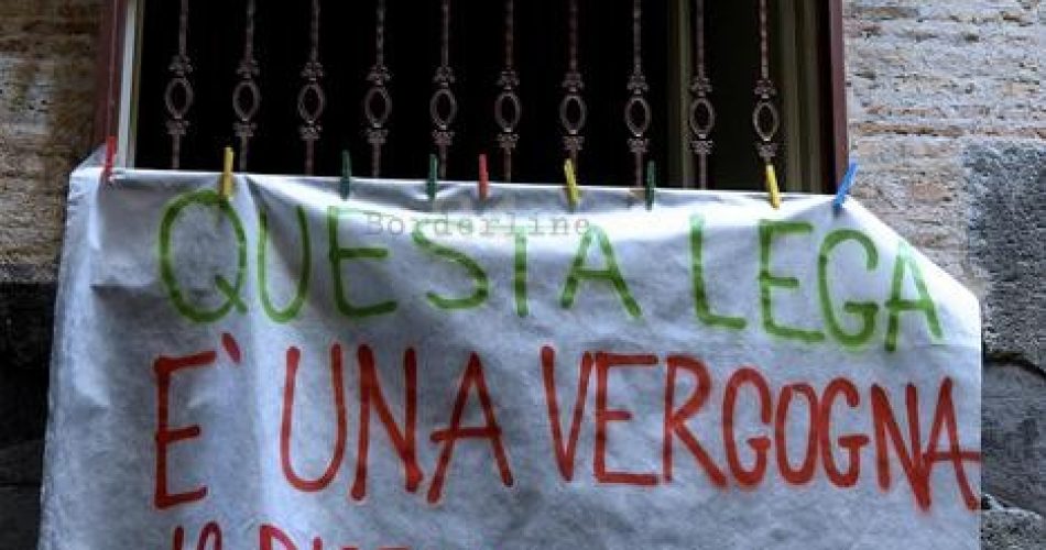 Salvatore, il fratello di Pino Daniele, ha partecipato alla contestazione degli striscioni contro il ministro dell'Interno, Matteo Salvini, che oggi è atteso a Napoli per prendere parte al Comitato per l'ordine e la sicurezza pubblica. Dal balconcino della sua casa, in San Giovanni Maggiore Pignatelli, nel centro storico di Napoli, ha esposto la scritta: "Questa Lega è una vergogna, lo diceva anche mio fratello Pino", 16 maggio 2019