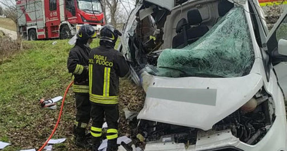 Muore a 16 anni durante stage in incidente stradale