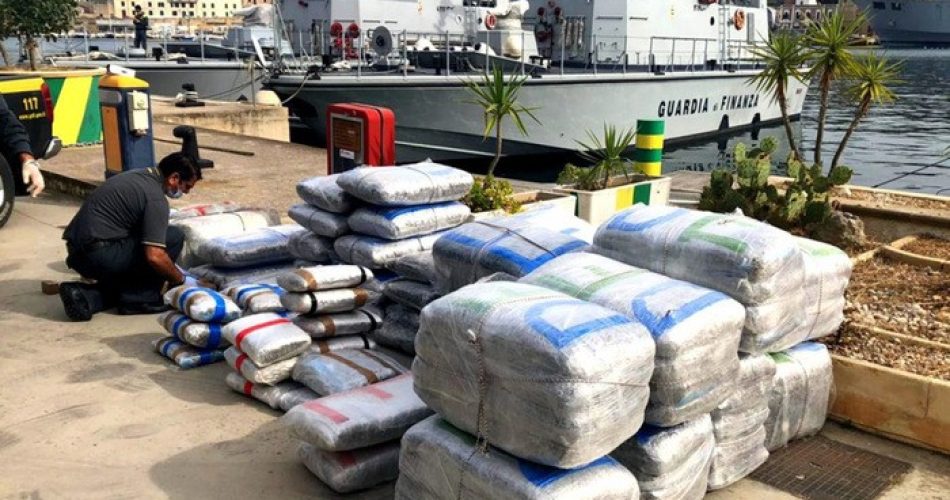 sequestro guardia finanza droga