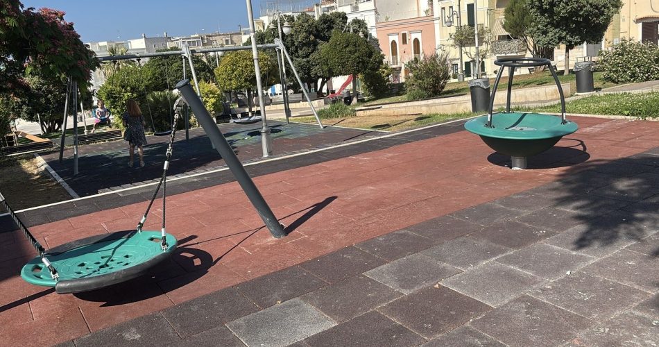 area giochi giostre torre a mare