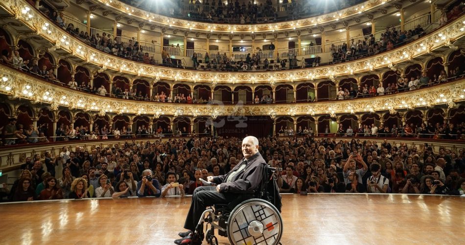 Bertolucci teatro Petruzzelli